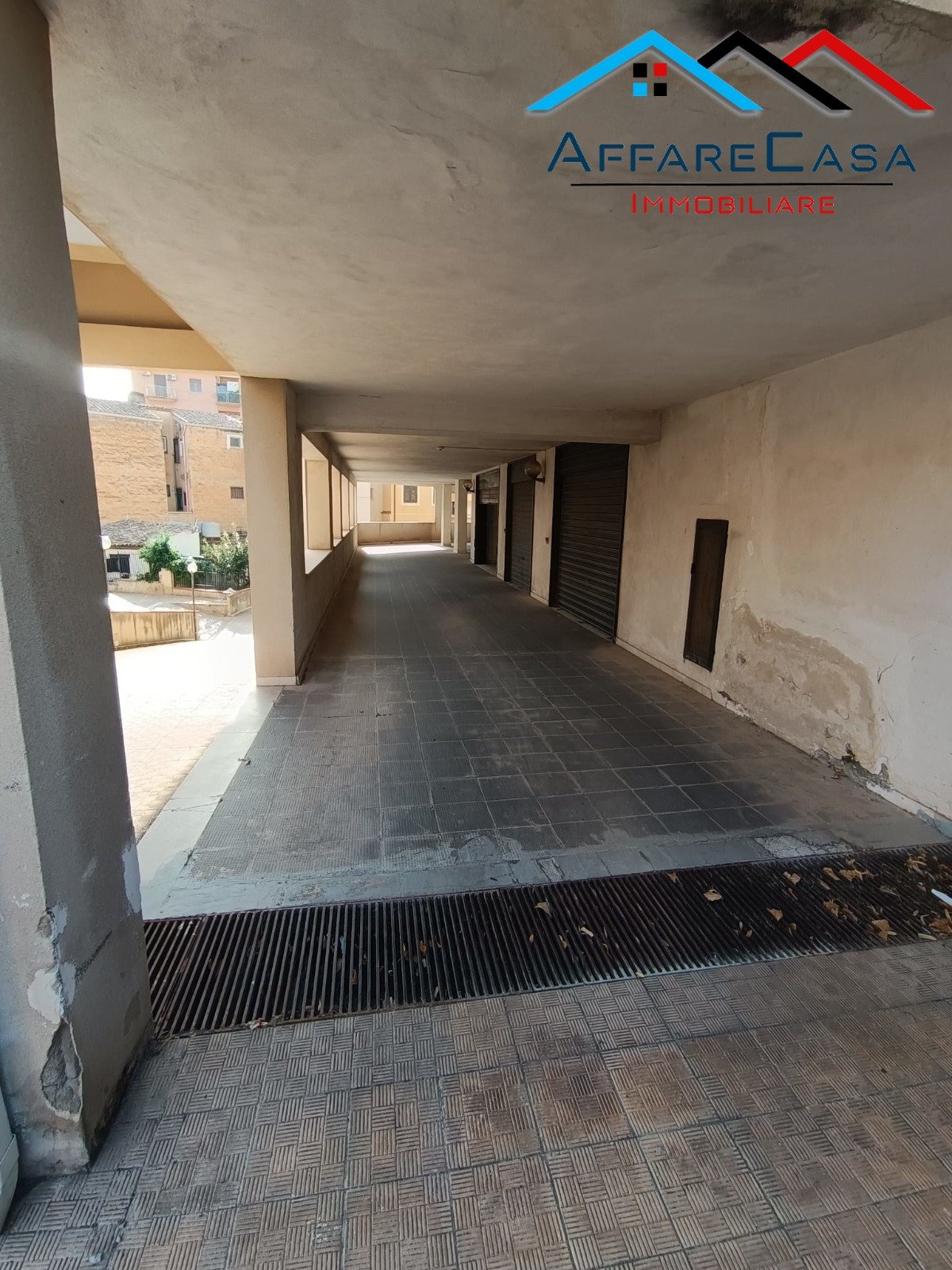 Garage Via Gabriele Amico Valenti, 127 Caltanissetta - Foto 10